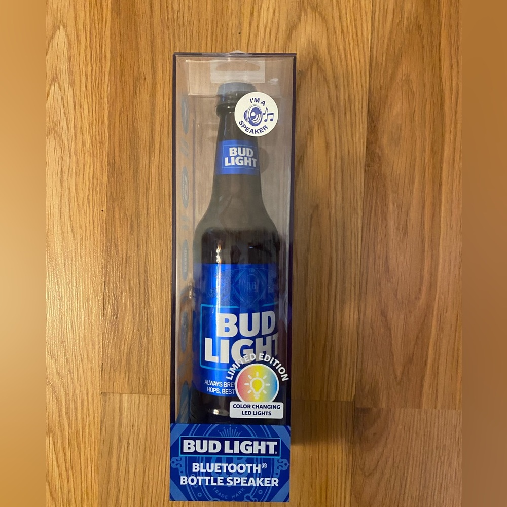 BUD LIGHT SPEAKER BLUETOOTH HD SOUND BUDWEISER BEER NWT